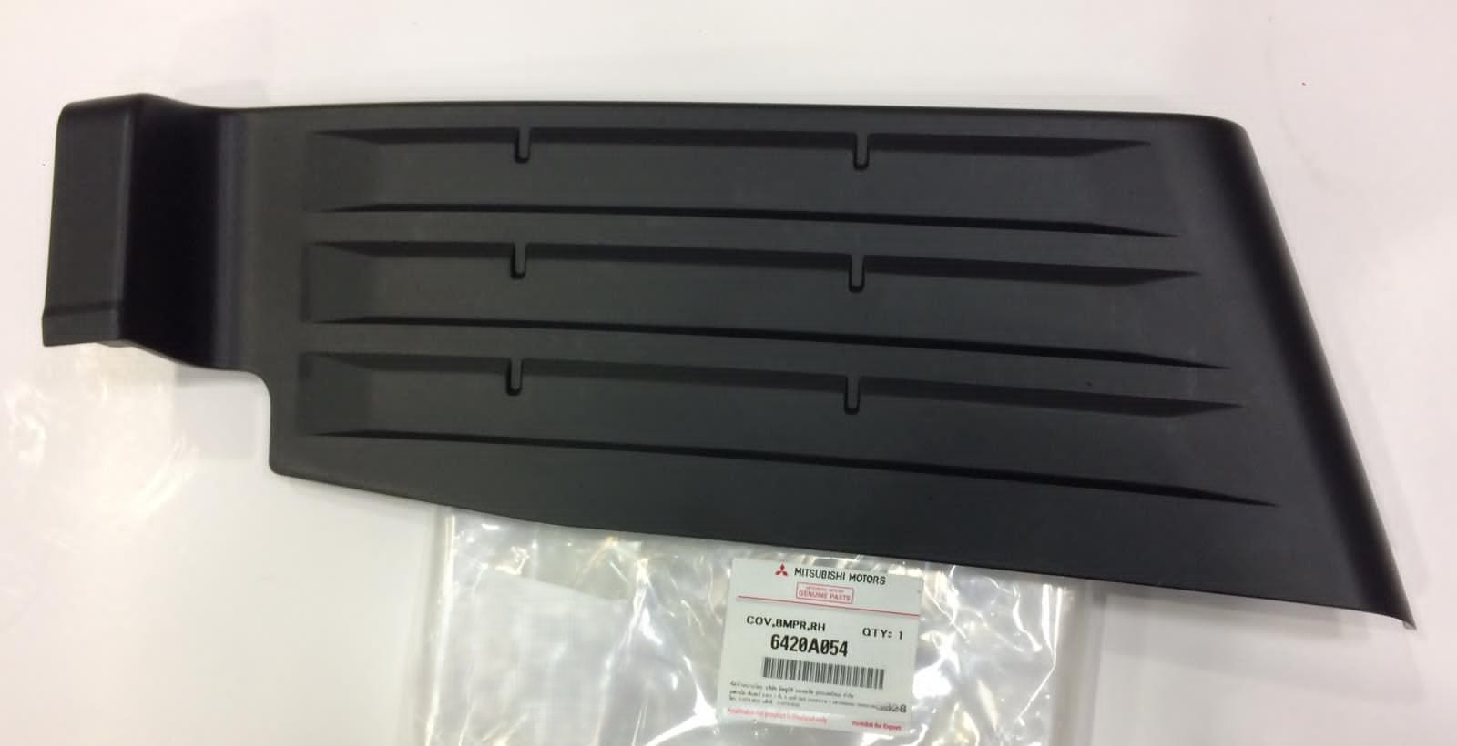 6420A054 L200 ARKA TAMPON SAĞ PLASTİĞİ